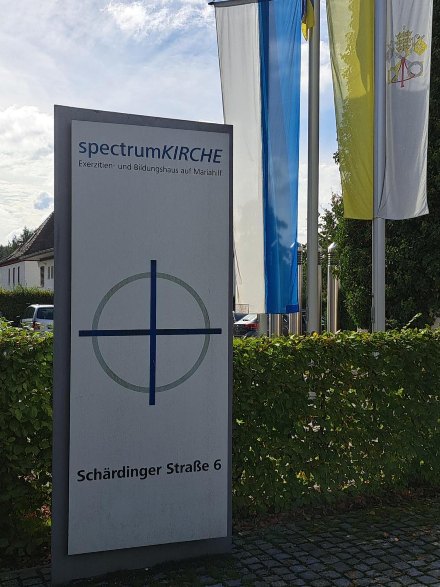 Spectrum Kirche Exerzitien-Und Bildungshaus Auf Mariahilf Пасау Екстериор снимка